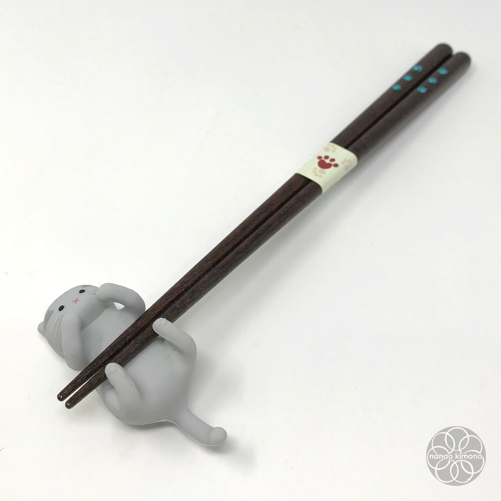 Chopsticks & Rest - Grey Tabby Cat
