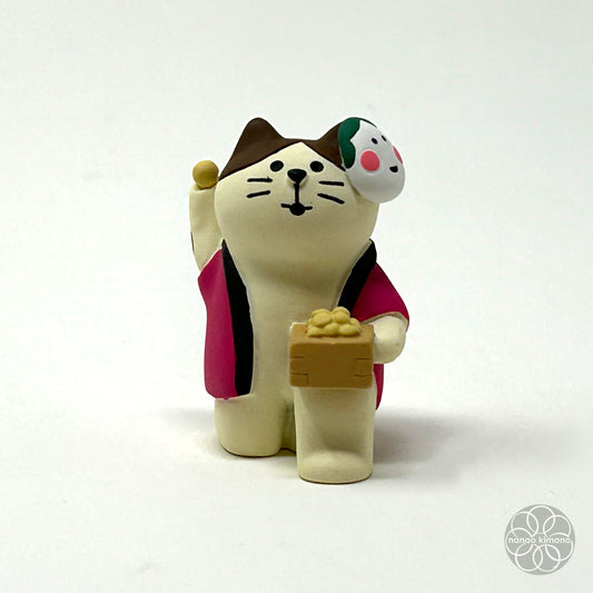 Miniature - Throwing Beans Cat